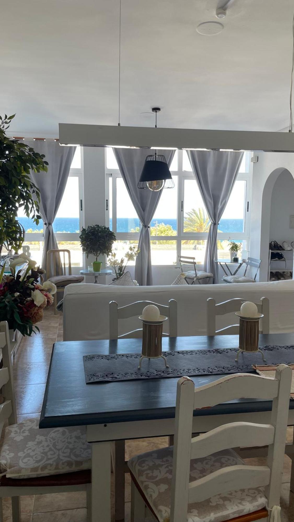 Precioso Apartamento Con Vista Al Mar De 2